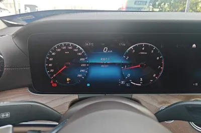 Mercedes-Benz E-Class 2021, 86300 км, за 37316 USD