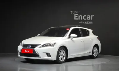Lexus CT200h · 2016 год
