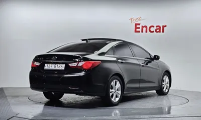 Hyundai Sonata 2011, 128567 км, за 2147.34 USD