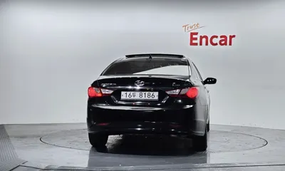 Hyundai Sonata 2011, 128567 км, за 2147.34 USD