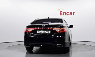 Hyundai Grandeur 2015, 199137 км, за 2642.38 USD