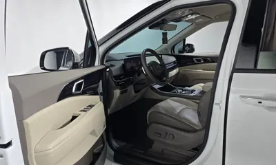 Kia Canival 2025, 13267 км, за 43907.25 USD - фото 10