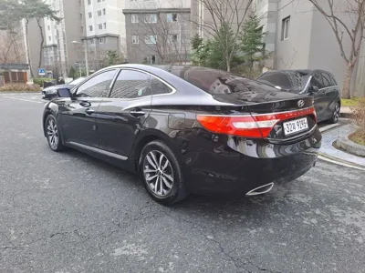 Hyundai Grandeur 2012, 111804 км, за 3322.48 USD