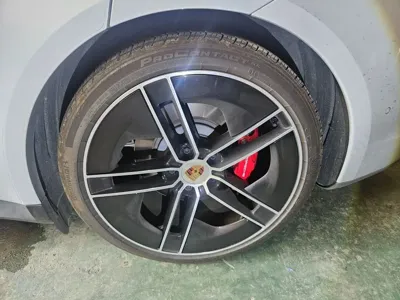 Porsche Taycan 2025, 25200 км, за 109003.25 USD