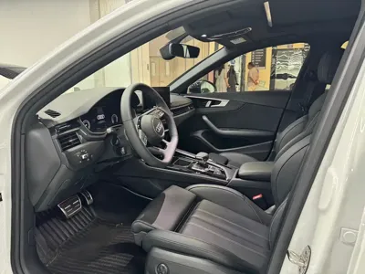 Audi A4L 2024, 11299 км, за 16576.04 USD