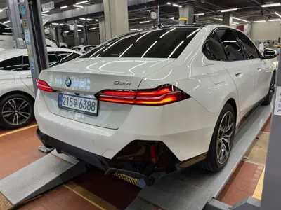 BMW 5-Series 2025, 10200 км, за 39654.15 USD