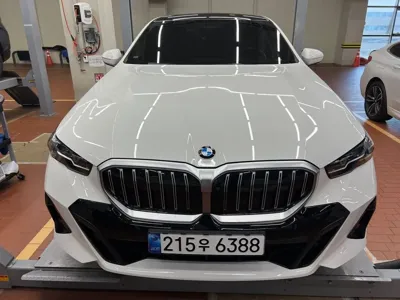 BMW 5-Series 2025, 10200 км, за 39654.15 USD
