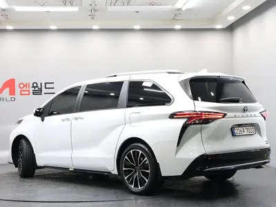 Toyota Sienna 2023, 33945 км, за 32461.65 USD