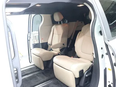 Toyota Sienna 2023, 33945 км, за 32461.65 USD - фото 15