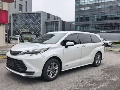 Toyota Sienna · 2023 год