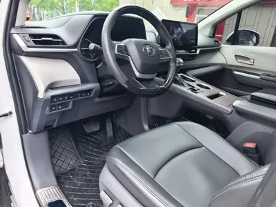 Toyota Sienna 2023, 91000 км, за 28875.78 USD - фото 6