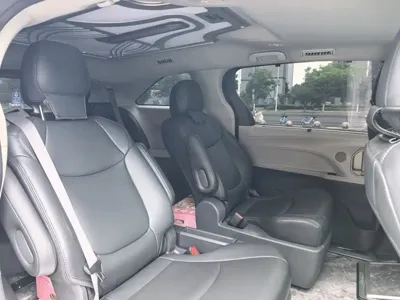 Toyota Sienna 2023, 91000 км, за 28875.78 USD - фото 8