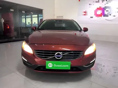 Volvo V60 2014, 136200 км, за 5820.03 USD