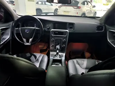 Volvo V60 2014, 136200 км, за 5767.7 USD - фото 10