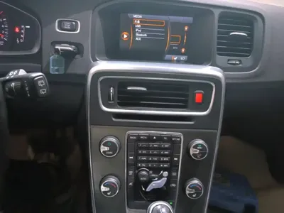 Volvo V60 2014, 136200 км, за 5767.7 USD - фото 13