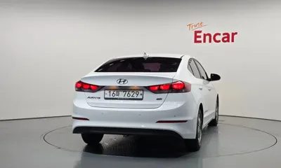 Hyundai Avante 2017, 93435 км, за 6960.71 USD