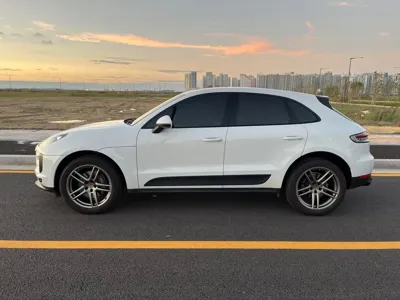 Porsche Macan 2019, 56120 км, за 30852.04 USD