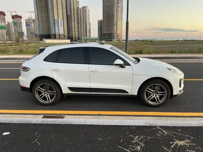 Porsche Macan 2019, 56120 км, за 30852.04 USD