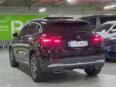 Mercedes-Benz GLA-Class 2024, 15707 км, за 27946.42 USD