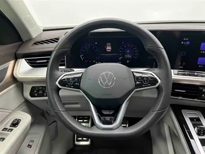 Volkswagen Tavendor 2023, 2200 км, за 27298.44 USD