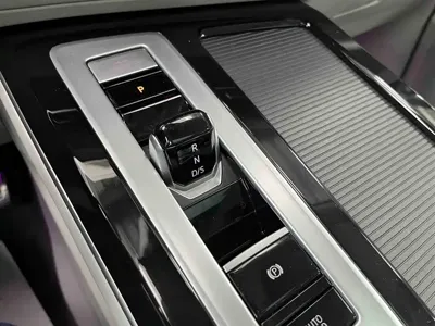 Volkswagen Tavendor 2023, 2200 км, за 27298.44 USD