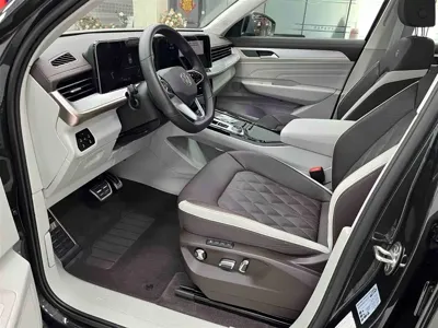 Volkswagen Tavendor 2023, 2200 км, за 27298.44 USD - фото 9