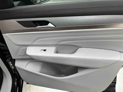 Volkswagen Tavendor 2023, 2200 км, за 27298.44 USD - фото 10