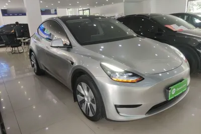 Tesla Model Y 2022, 62100 км, за 26764 USD