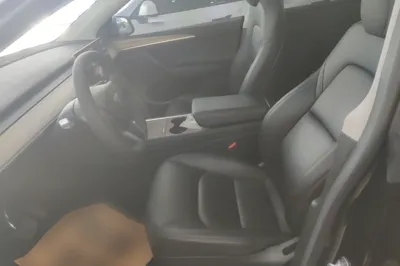 Tesla Model Y 2022, 62100 км, за 26764 USD - фото 17