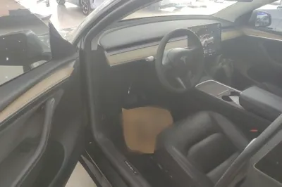 Tesla Model Y 2022, 62100 км, за 26764 USD - фото 18
