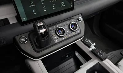 Land Rover Defender 2025, 6703 км, за 57839.81 USD - фото 9