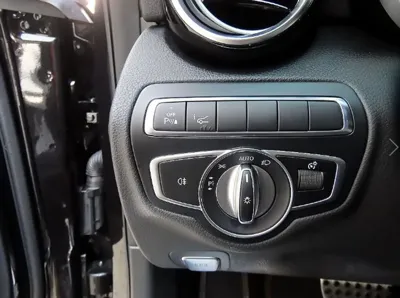 Mercedes-Benz C-Class 2018, 36869 км, за 21221.58 USD - фото 11