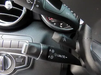 Mercedes-Benz C-Class 2018, 36869 км, за 21221.58 USD - фото 12