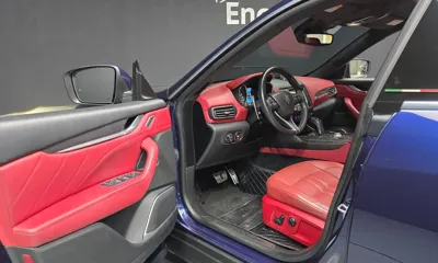 Maserati Levante 2019, 80903 км, за 19090.16 USD - фото 12