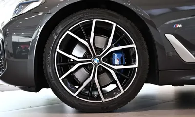 BMW 5-Series 2023, 66592 км, за 28424.13 USD