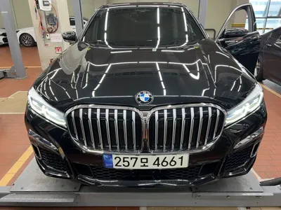 BMW 7-Series · 2021 год