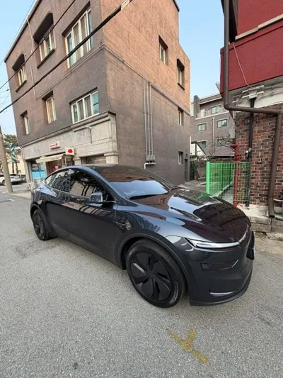 Tesla Model Y 2025, 5782 км, за 32308.38 USD