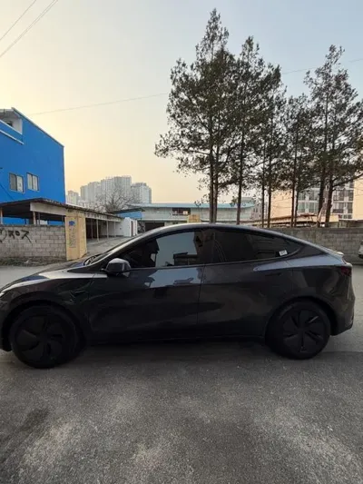 Tesla Model Y 2025, 5782 км, за 32308.38 USD