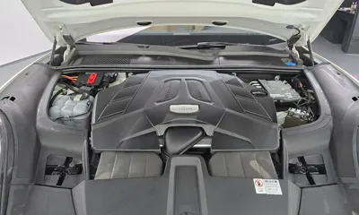 Porsche Cayenne 2023, 49138 км, за 58598.66 USD - фото 6