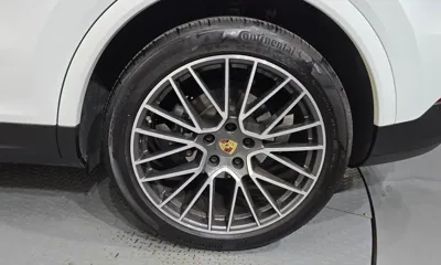 Porsche Cayenne 2023, 49138 км, за 58598.66 USD - фото 21