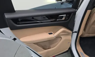 Porsche Cayenne 2023, 49138 км, за 58598.66 USD - фото 25