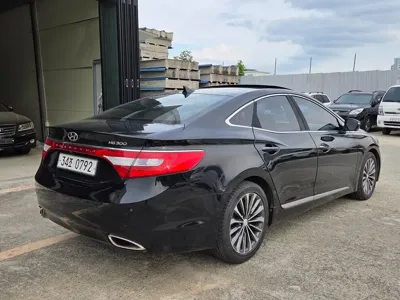 Hyundai Grandeur 2014, 227605 км, за 2927.4 USD