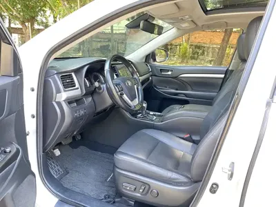 Toyota Highlander 2018, 125000 км, за 16502.36 USD