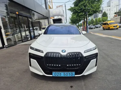 BMW i7 · 2024 год