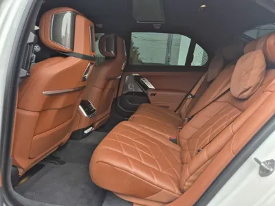 BMW i7 2024, 70000 км, за 66673.15 USD - фото 6