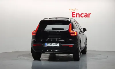 Volvo XC40 2025, 4289 км, за 31788.33 USD