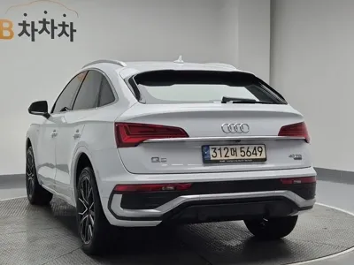 Audi Q5 2022, 59706 км, за 29185.68 USD