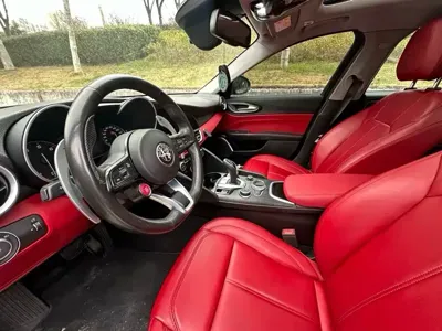 Alfa Romeo Giulia 2020, 80000 км, за 14449.4 USD