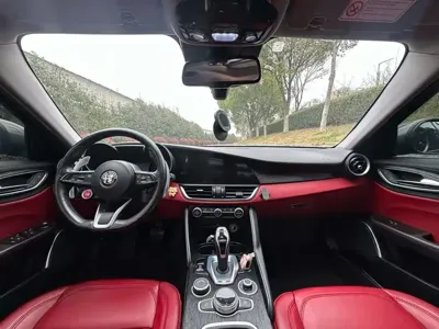 Alfa Romeo Giulia 2020, 80000 км, за 14449.4 USD