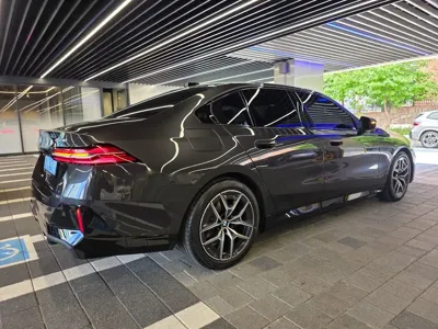 BMW i5 2026, 354 км, за 35179.17 USD - фото 6